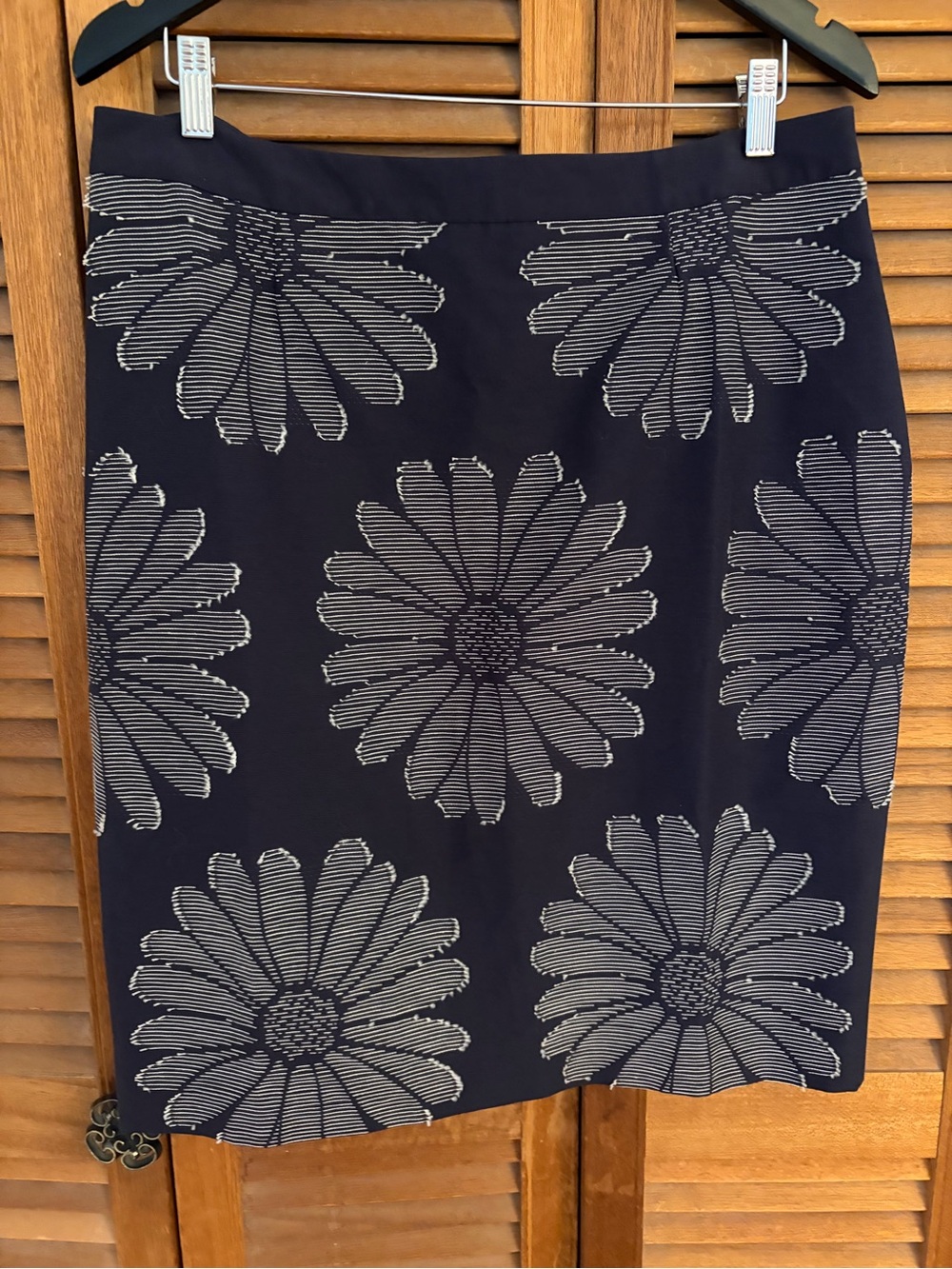 Boden Navy Pencil Skirt with White Daisy Motif size 12 cotton blend